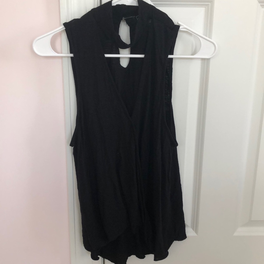 Keyhole Black South Moon Under Top/Shirt